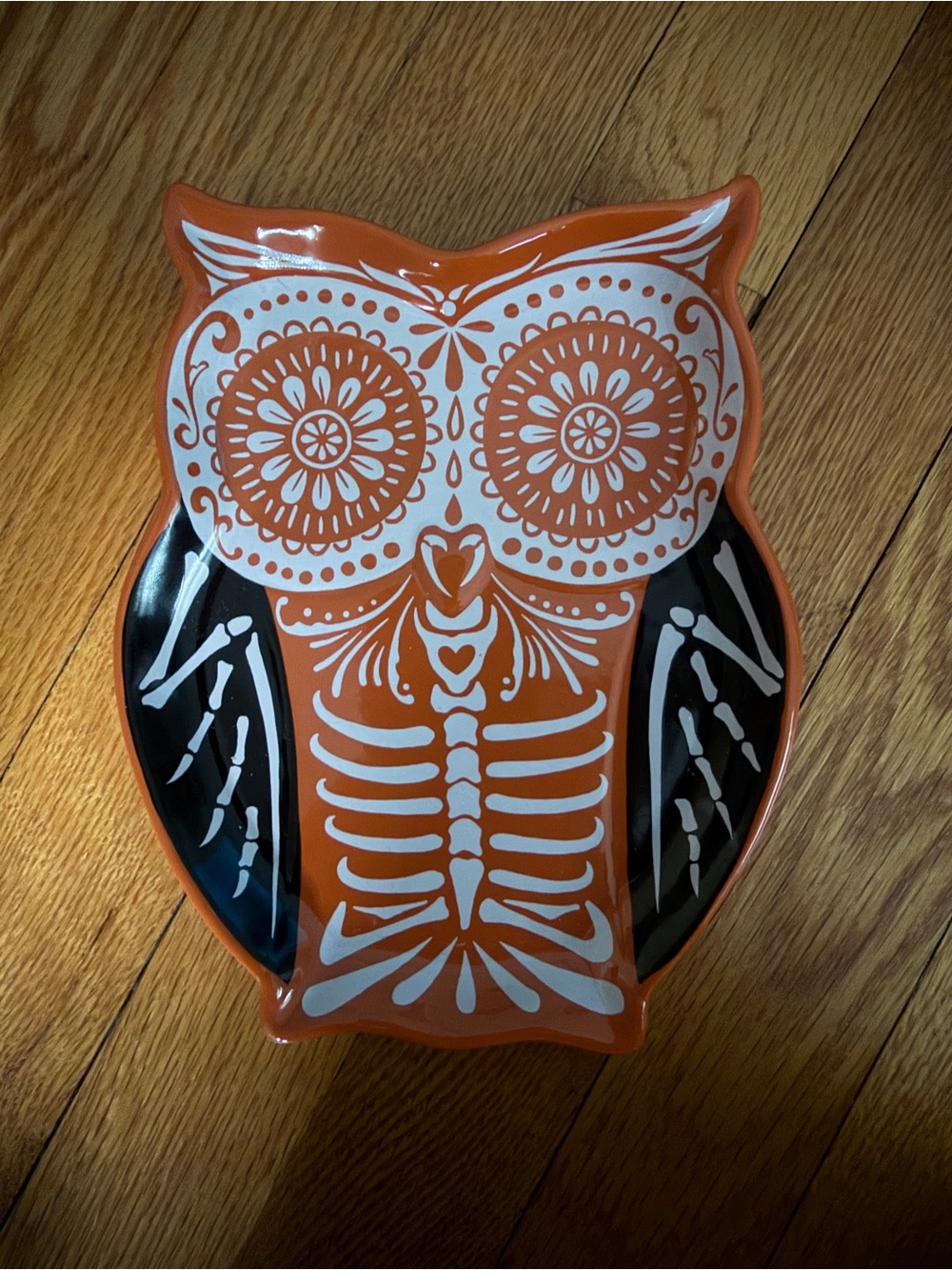 Small world market owl skeleton fish